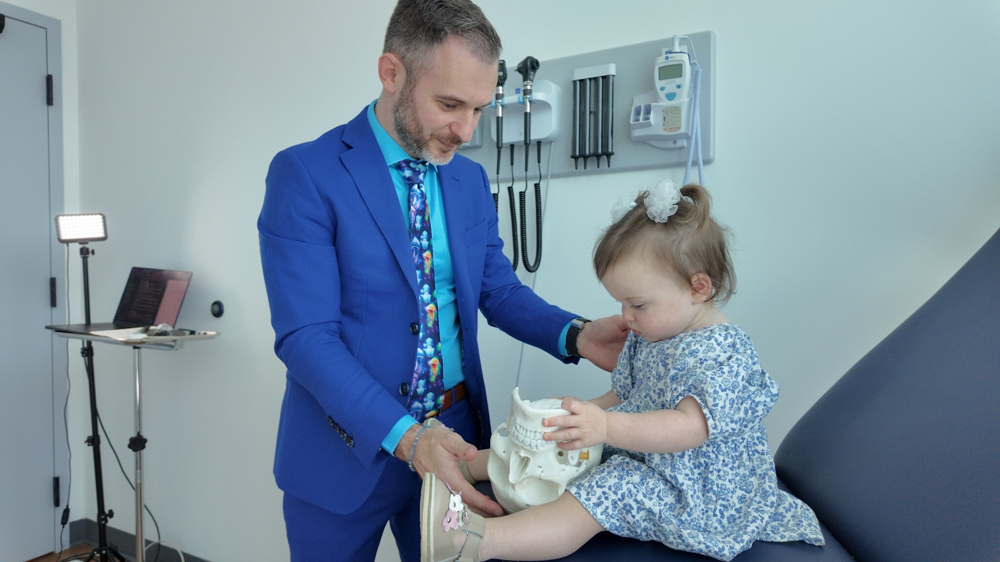 Dr. Stacey and a child with a skull model.